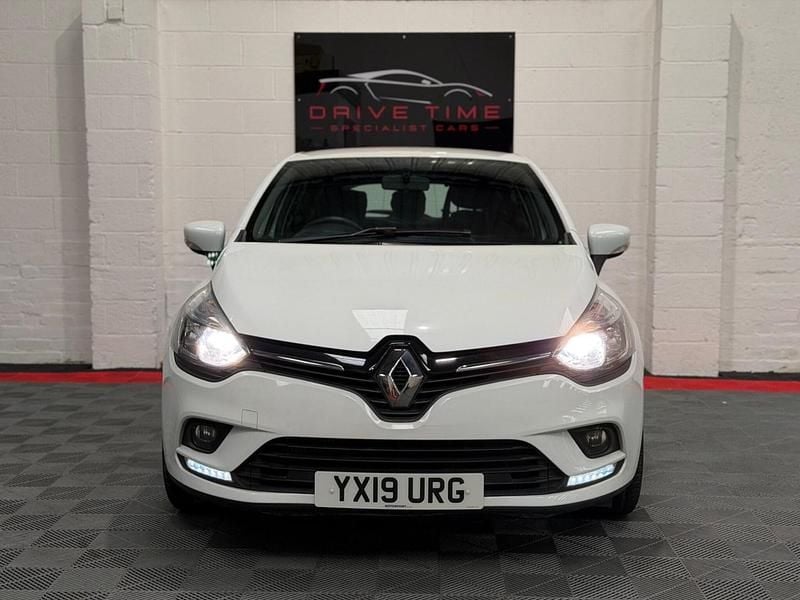 Used Renault Clio IV Play 2019 White Hatchback