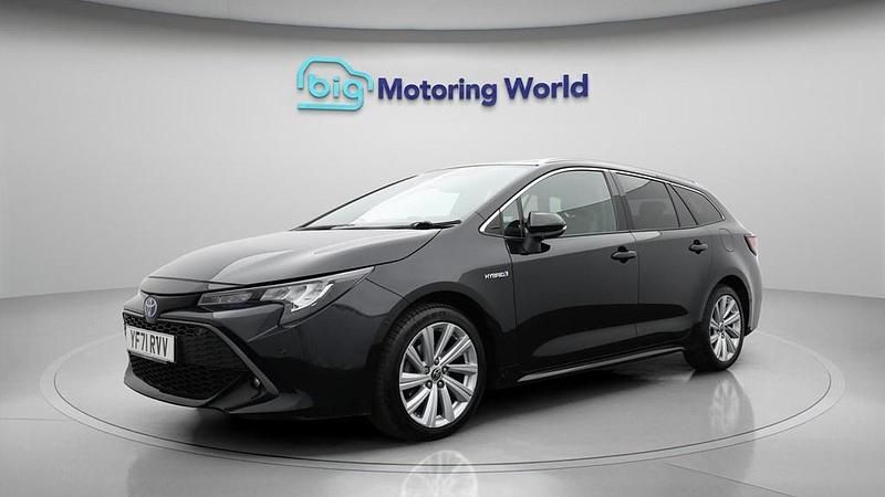 Usado Toyota Corolla Design 122 CV (89 kW) 2021 Negro Familiar