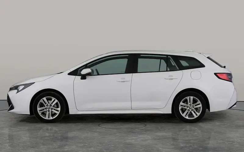 Used Toyota Corolla 140 HP (102 kW) 2022 White Estate