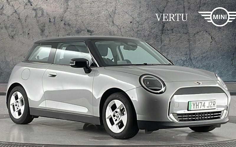 Used 2026 Mini Cooper Classic Hatchback | £21,725 (Super price) - Image 1/4