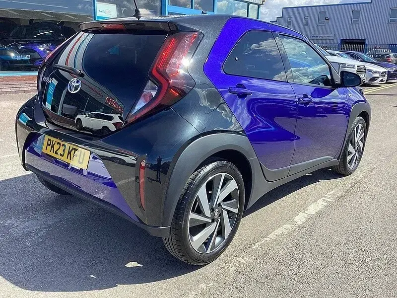 Used Toyota Aygo X 72 HP (52 kW) 2023 Blue SUV