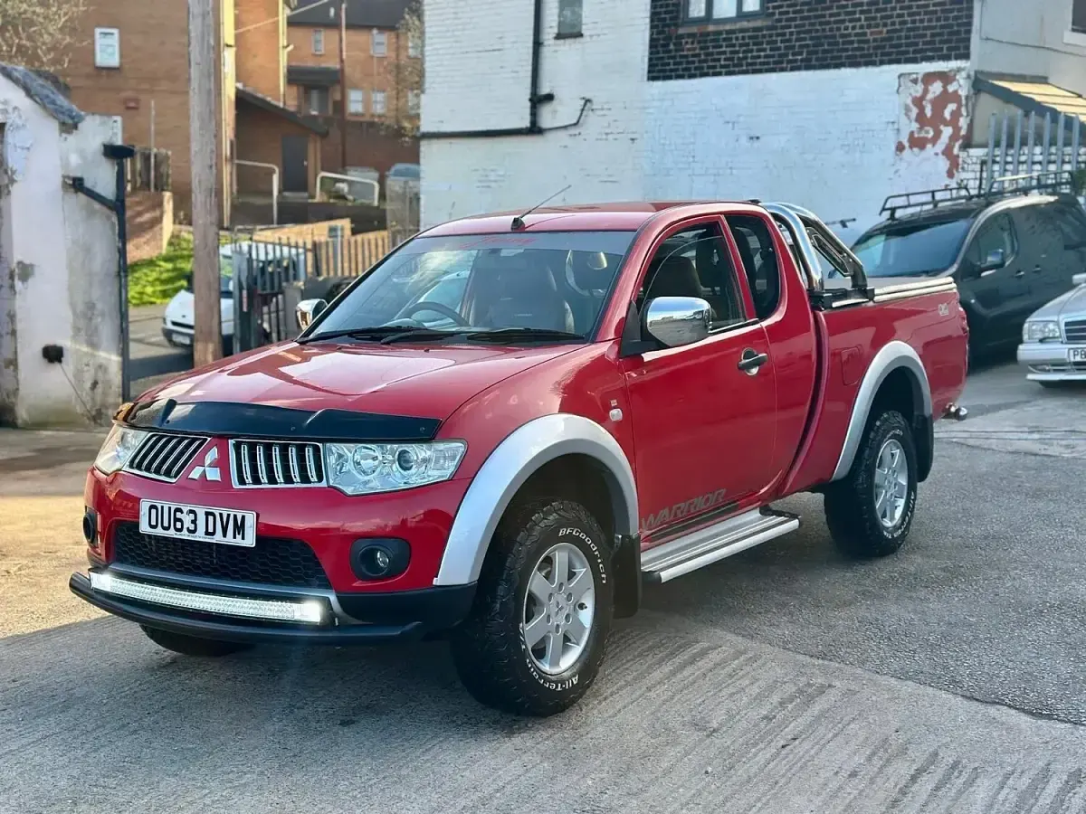 Used Mitsubishi L200 134 HP (98 kW) 2013 Red Pickup
