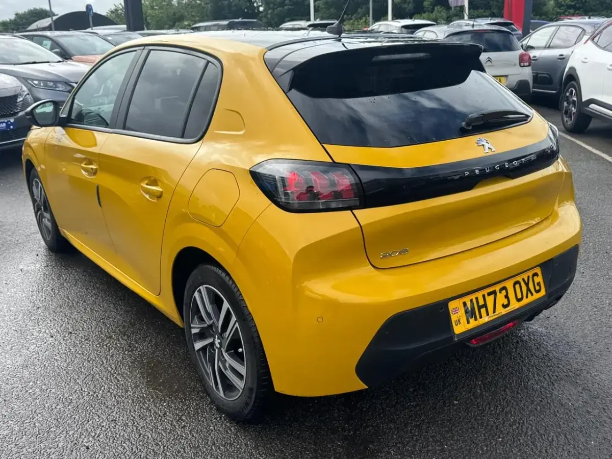 Used Peugeot 208 Active+ 74 HP (54 kW) 2024 Yellow Hatchback