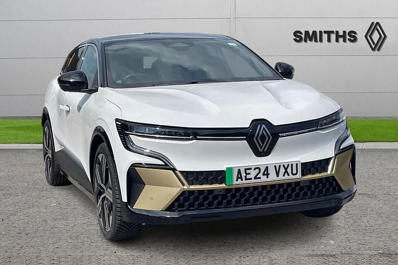 White Used 2024 Renault Mégane Iconic Hatchback | £21,290 (Fair price) - Image 1/1