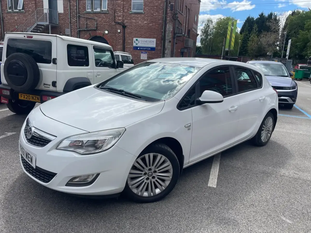 Usado Vauxhall Astra Excite 2011 Blanco Utilitario