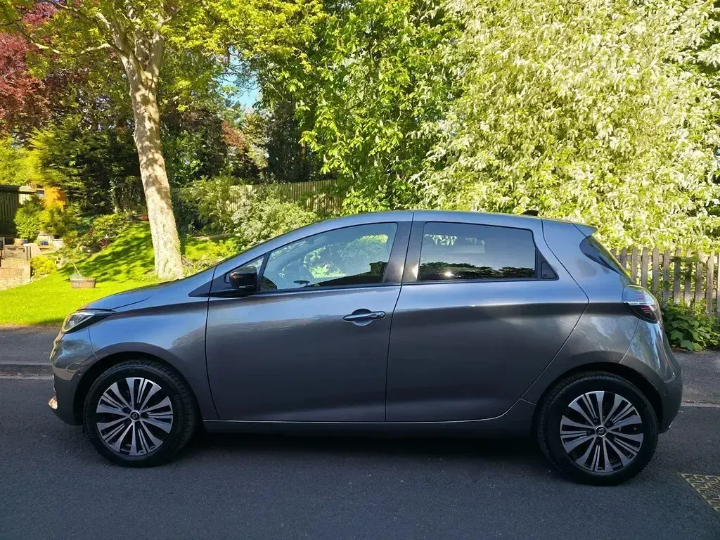 Begagnad Renault Zoe Techno 100 kW (136 HK) 2022 Grå Halvkombi