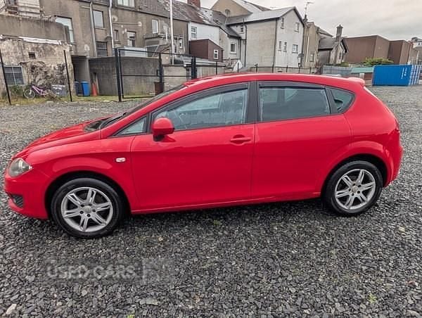 Used Seat Leon Ecomotive 105 HP (77 kW) 2010 Red Hatchback