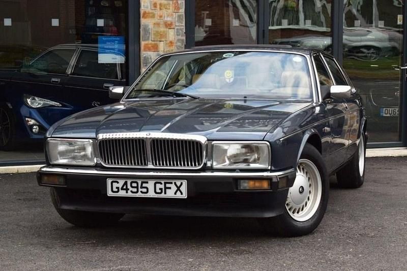 Used Daimler Sovereign 235 HP (172 kW) 1989 Blue Sedan