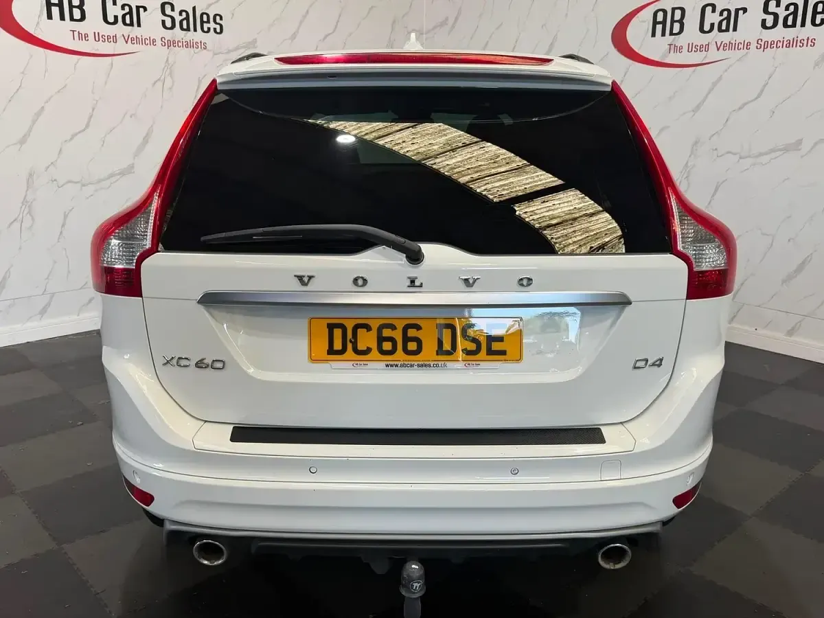 Used Volvo XC60 R-Design 190 HP (139 kW) 2016 White SUV