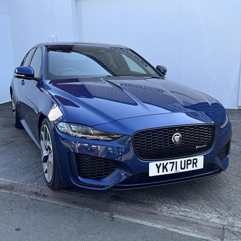 Usado Jaguar XE R-Dynamic 250 HP (183 kW) 2021 Azul Sedan