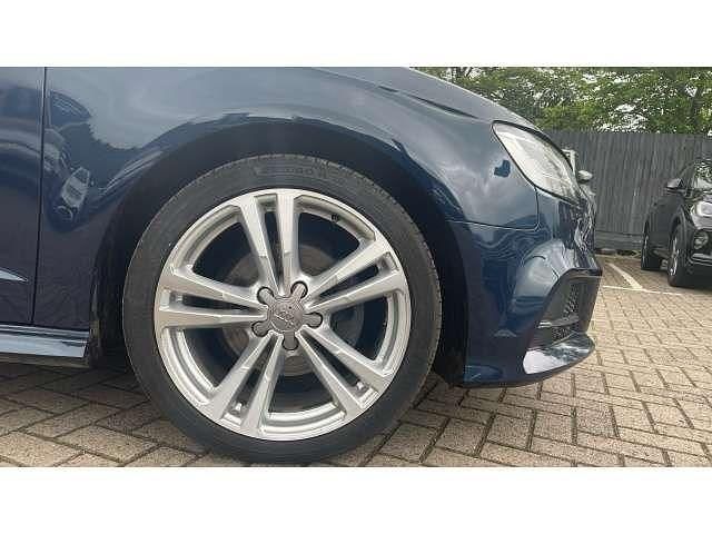 Usado Audi A3 S-Line 150 HP (110 kW) 2018 Azul Sedan