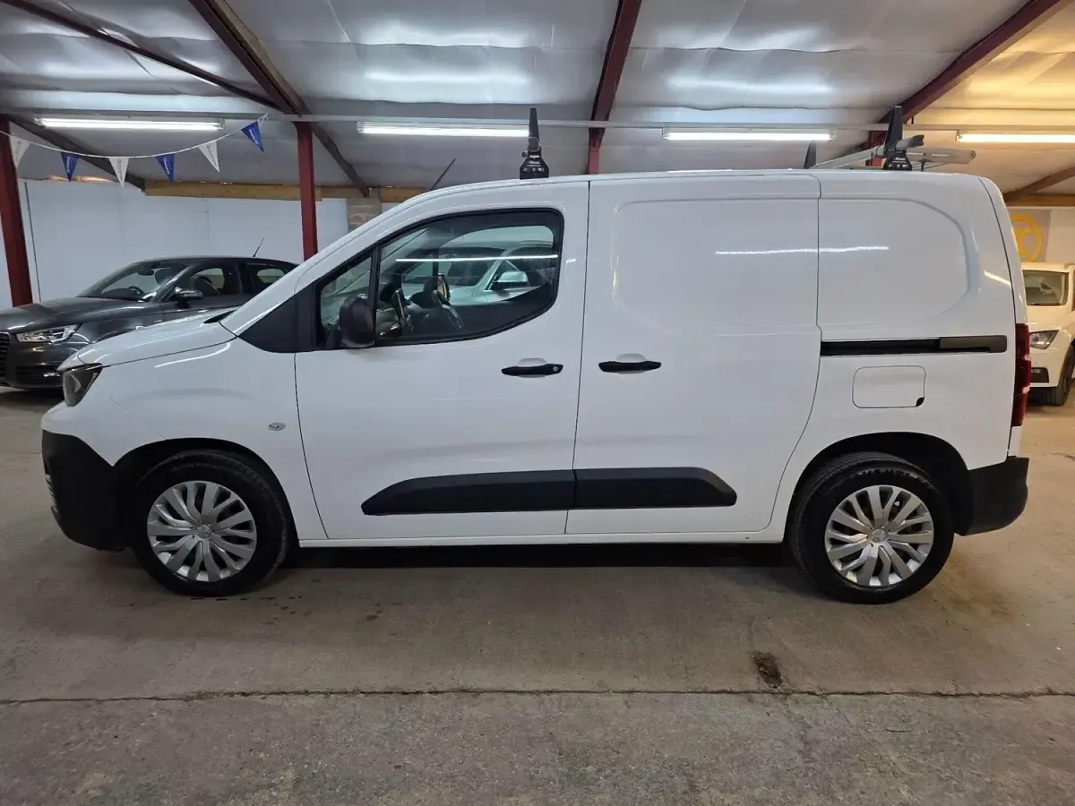 Used Peugeot Partner 2019 White MPV