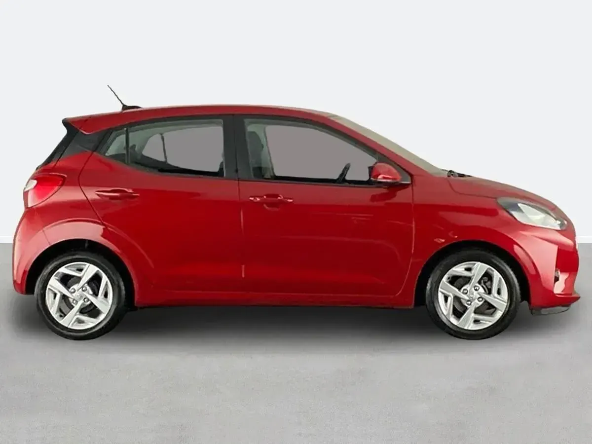 Usado Hyundai i10 SE 84 CV (61 kW) 2022 Rojo Utilitario