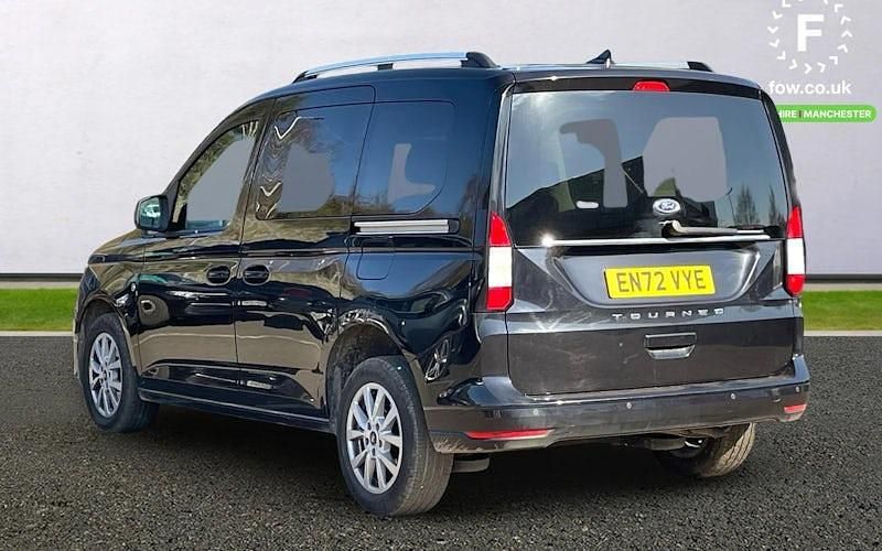 Usado Ford Tourneo Titanium 114 HP (83 kW) 2024 Carrinha