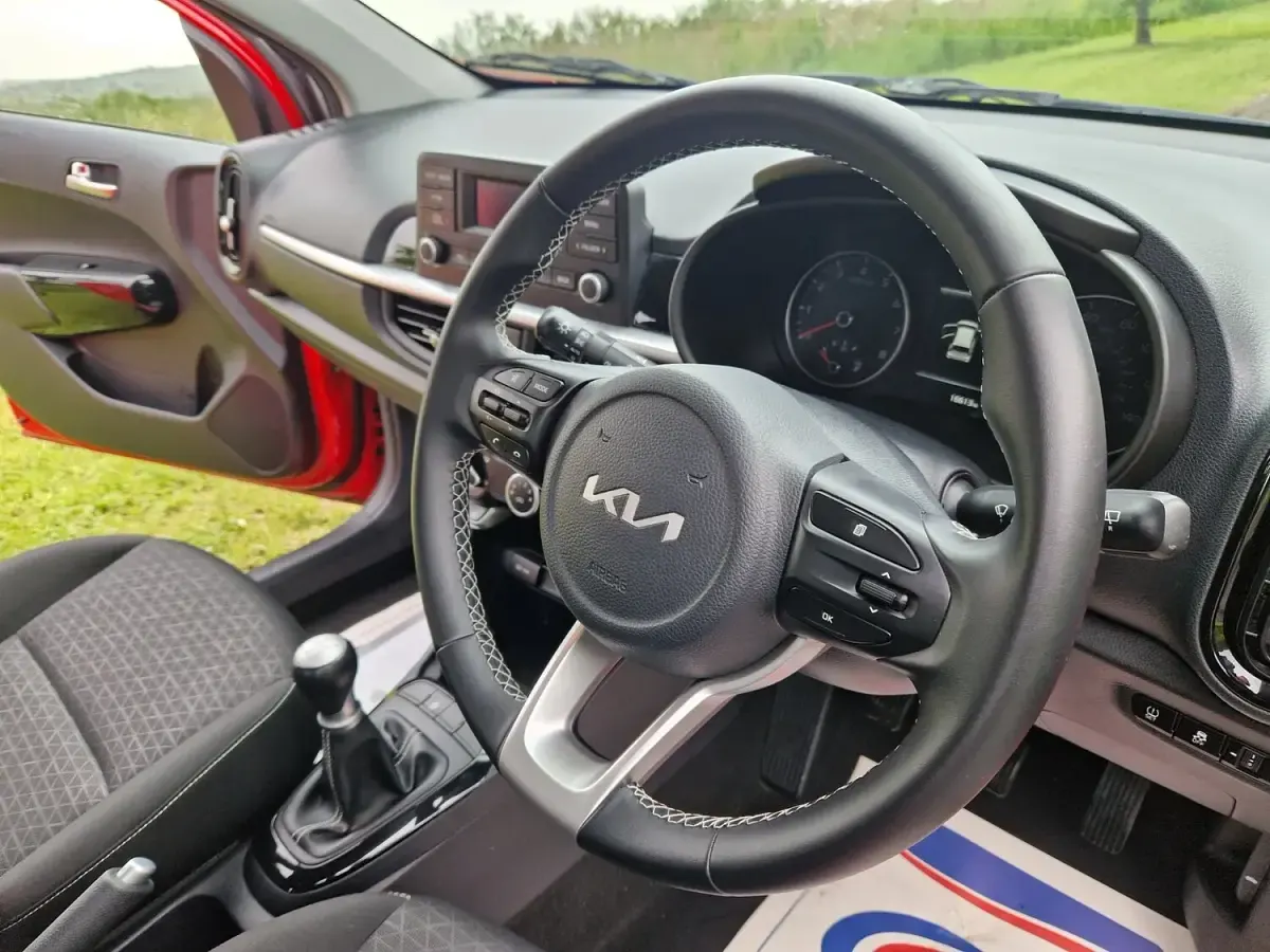 Used Kia Picanto 66 HP (48 kW) 2022 Red Hatchback