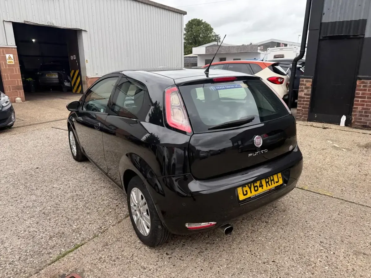 Used Fiat Punto Easy 69 HP (50 kW) 2014 Black Hatchback