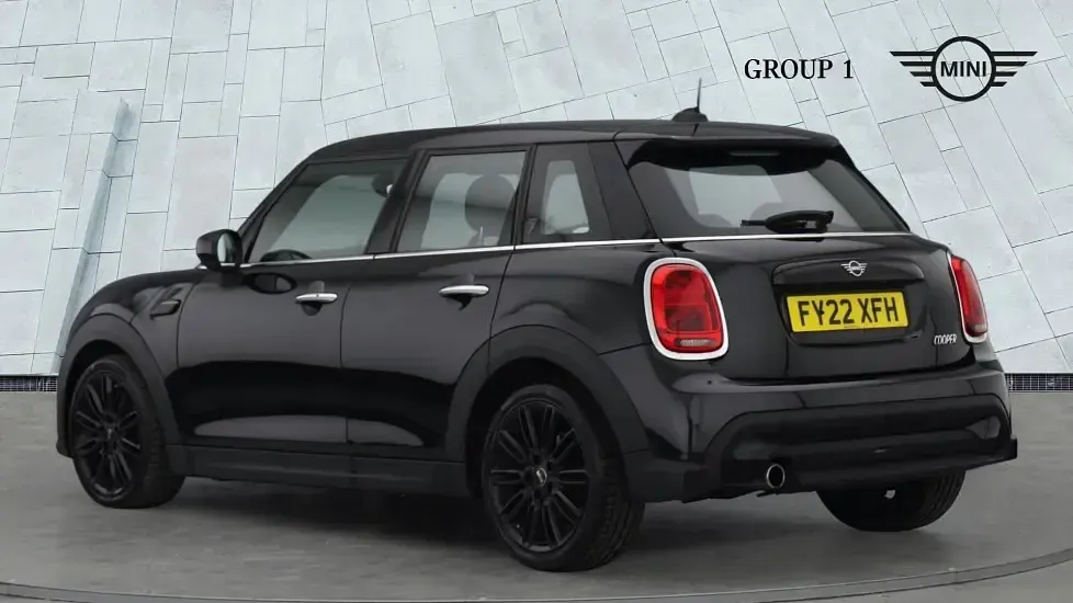 Używany Mini Cooper Exclusive 134 KM (98 kW) 2022 Czarny Hatchback