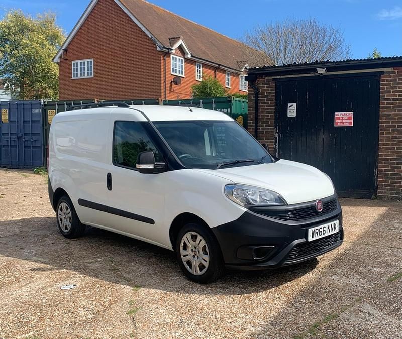 White Used 2016 Fiat Doblò MPV | £4,775 (Good price) - Image 1/4