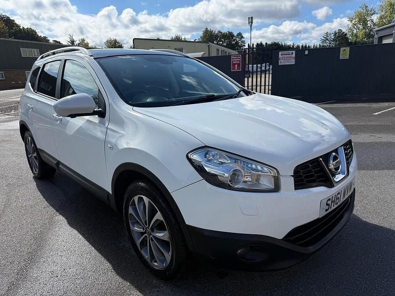 White Used 2011 Nissan Qashqai +2 Tekna SUV | £3,995 (Fair price) - Image 1/4