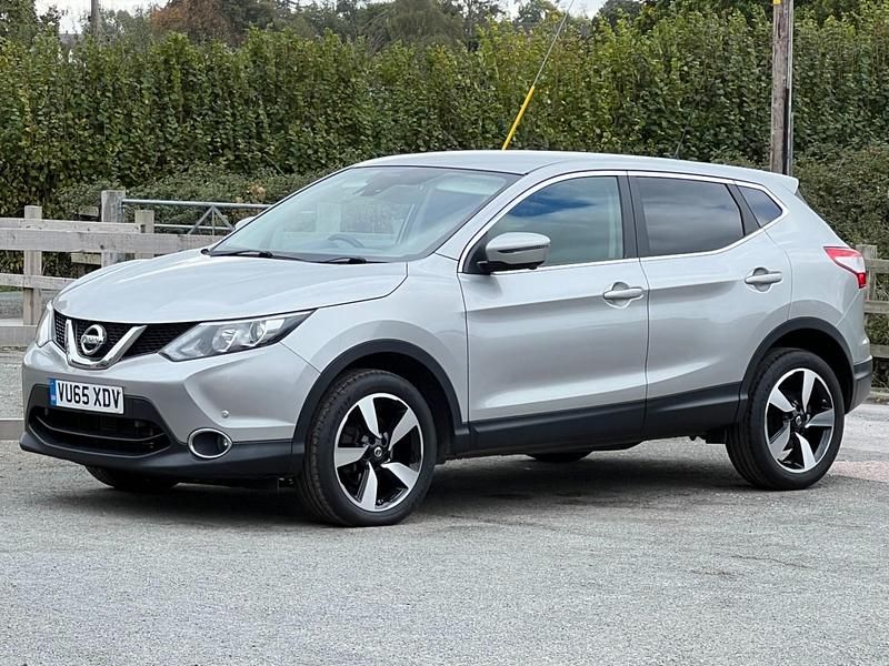 Silver Used 2015 Nissan Qashqai N-TEC SUV | £7,995 (Good price) - Image 1/3
