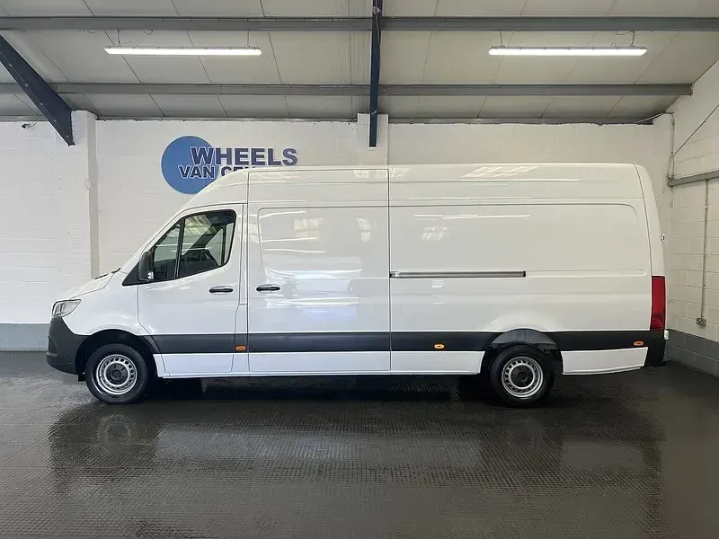 Used Mercedes Sprinter Progressive 150 HP (110 kW) 2023 White Van