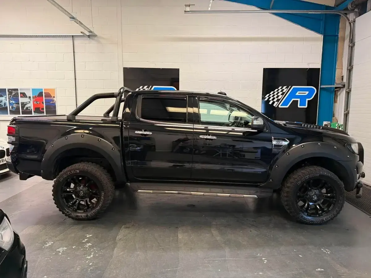 Used Ford Ranger Limited 200 HP (147 kW) 2016 Black Pickup