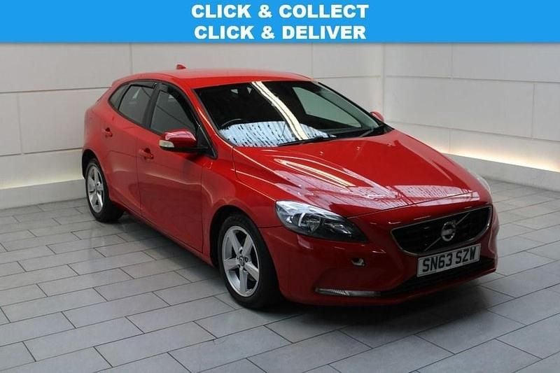 Used Volvo V40 115 HP (84 kW) 2013 Red Hatchback