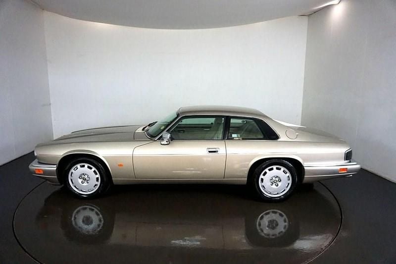 Used Jaguar XJS 233 HP (171 kW) 1996 Gold Sedan