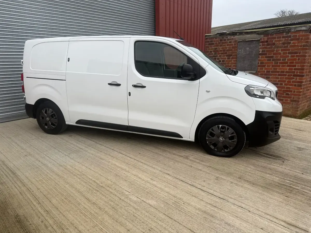 Used Peugeot Expert 2019 White Van