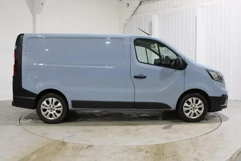 Używany Renault Trafic 2023 Niebieski