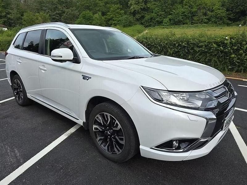 White Used 2016 Mitsubishi Outlander P-HEV SUV | £9,888 (Fair price) - Image 1/4