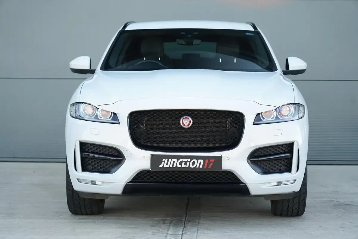Used Jaguar F-Pace R-Sport 240 HP (176 kW) 2019 White SUV