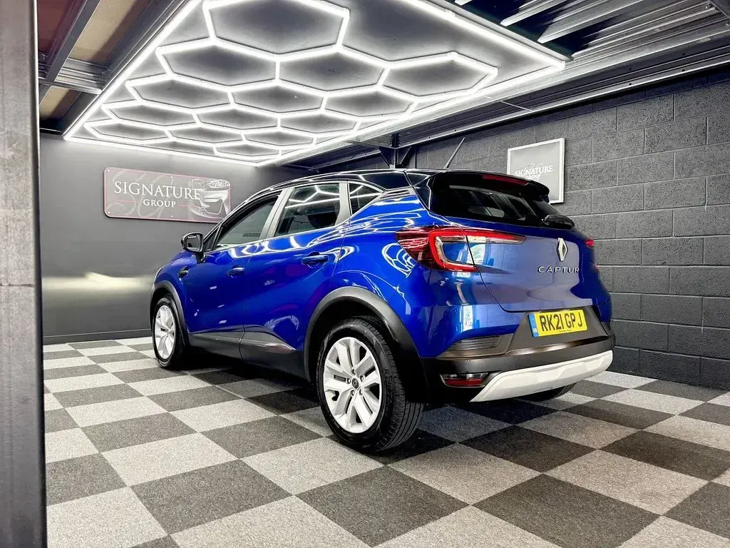 Used Renault Captur Play 100 HP (73 kW) 2021 Blue/black SUV