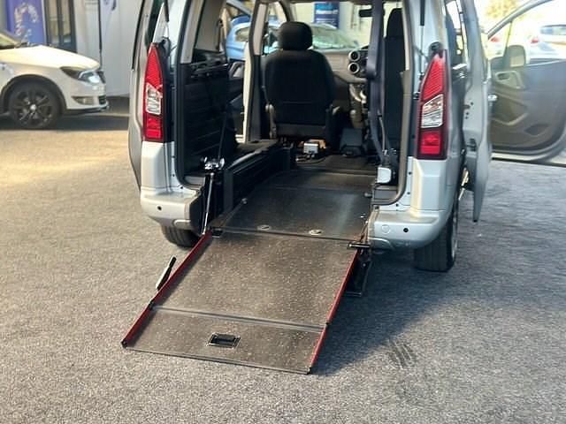 Used Peugeot Partner Tepee Allure 100 HP (73 kW) 2017 Silver MPV