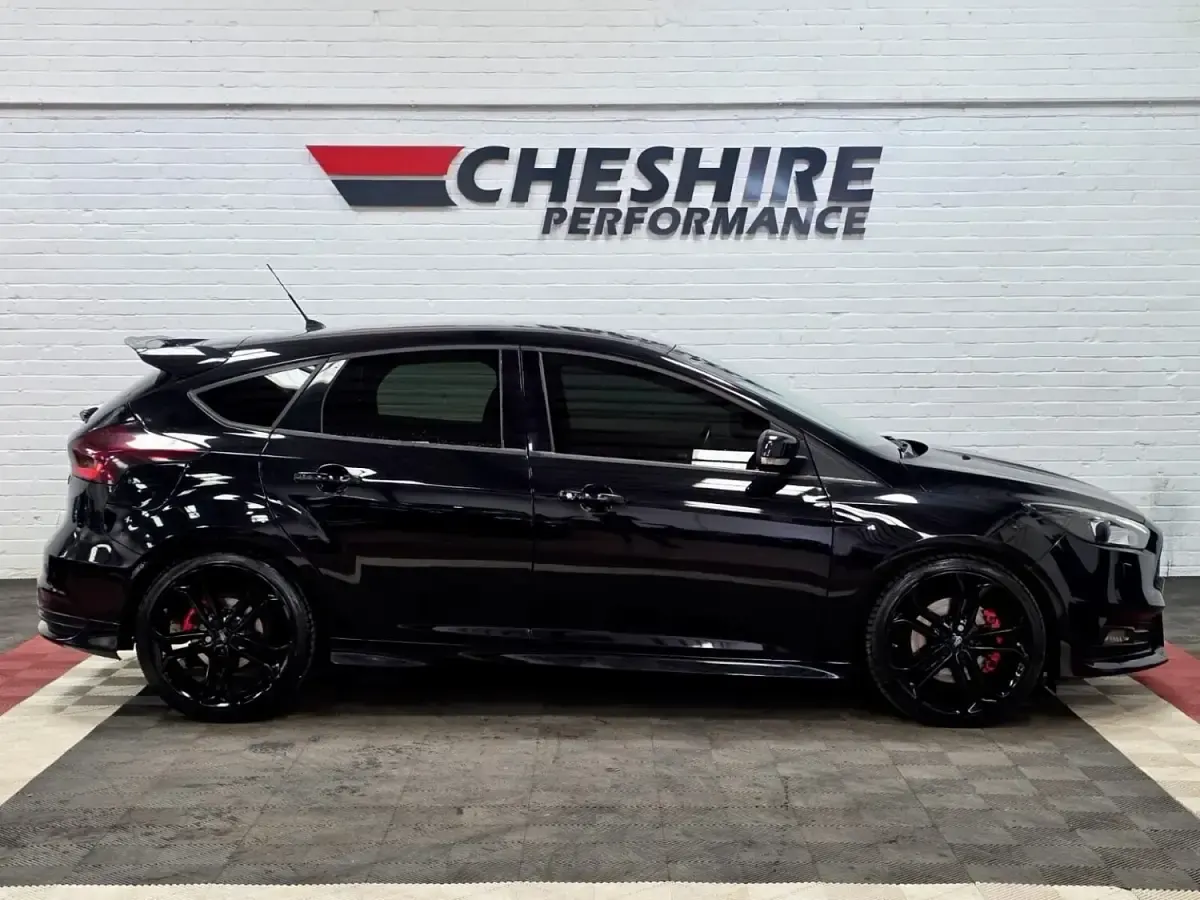 Used Ford Focus Style 247 HP (181 kW) 2015 Black Hatchback