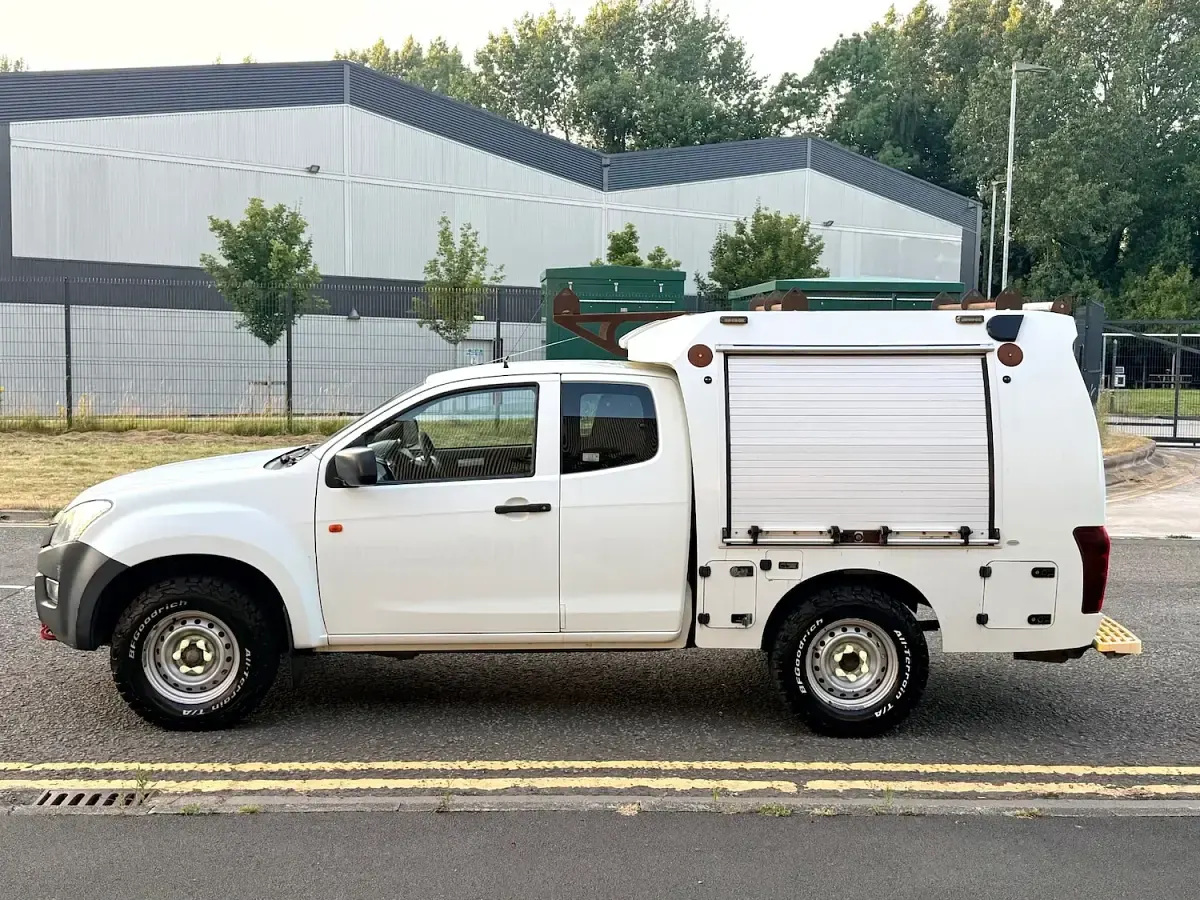 Used Isuzu D-Max 2017 White Pickup