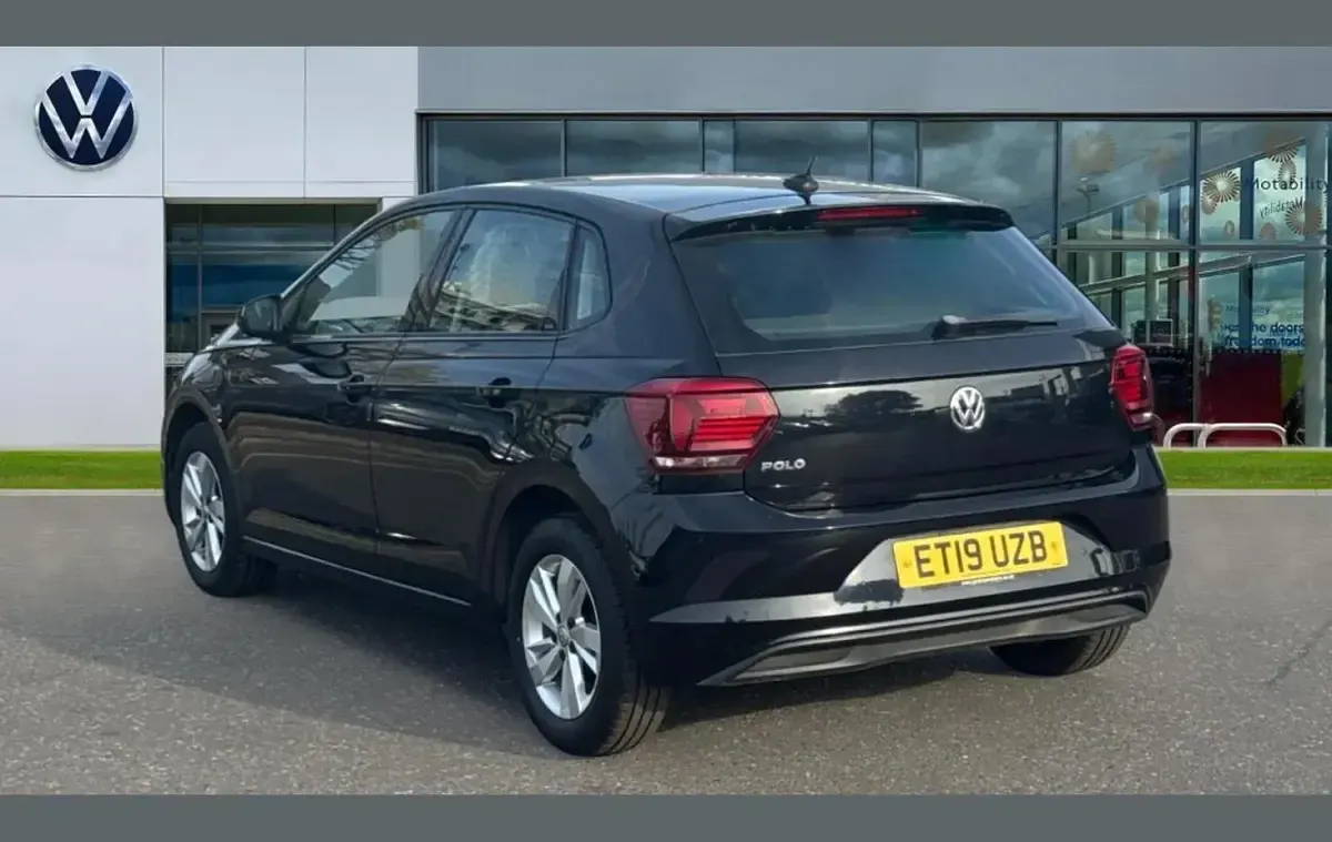 Used VW Polo Edition 95 HP (69 kW) 2019 Deep black pearlescent Hatchback