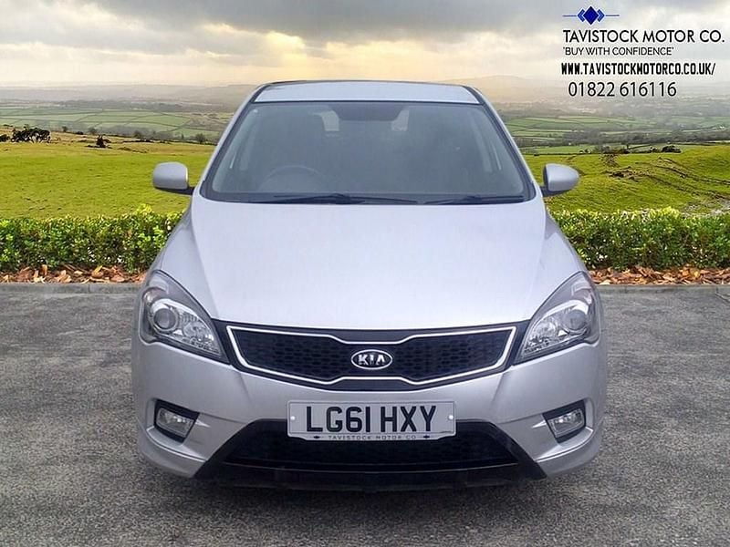 Used Kia Ceed 113 HP (83 kW) 2011 Silver Hatchback