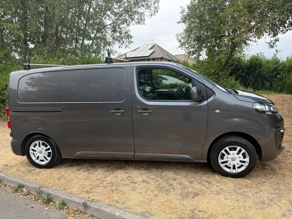 Used Vauxhall Vivaro Sportive 100 HP (73 kW) 2020 Grey MPV