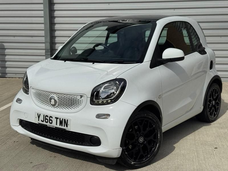 White Used 2016 Smart ForTwo Coupé Coupe | £4,490 (Fair price) - Image 1/4