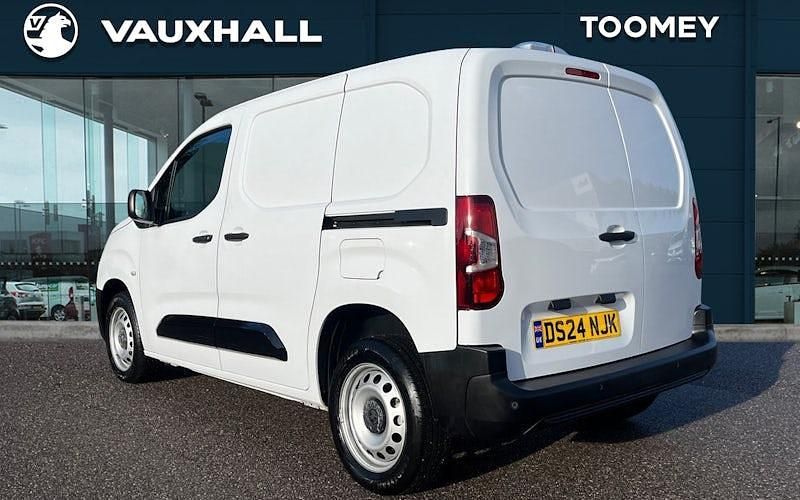 Used Vauxhall Combo S 102 HP (75 kW) 2024 White Van