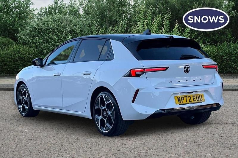 Used Vauxhall Astra GS Line 130 HP (95 kW) 2022 White Hatchback