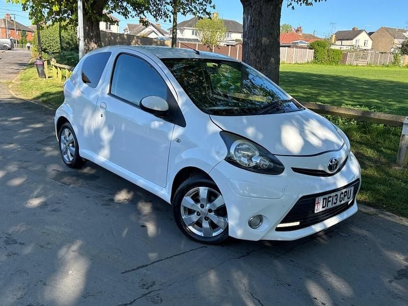 Begagnad Toyota Aygo 68 HK (50 kW) 2013 Vit Halvkombi