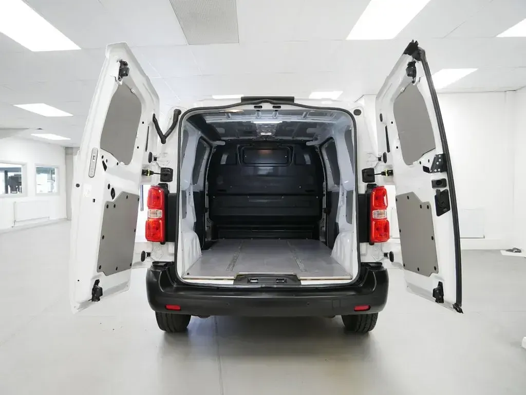 Used Vauxhall Vivaro 100 HP (73 kW) 2023 White MPV