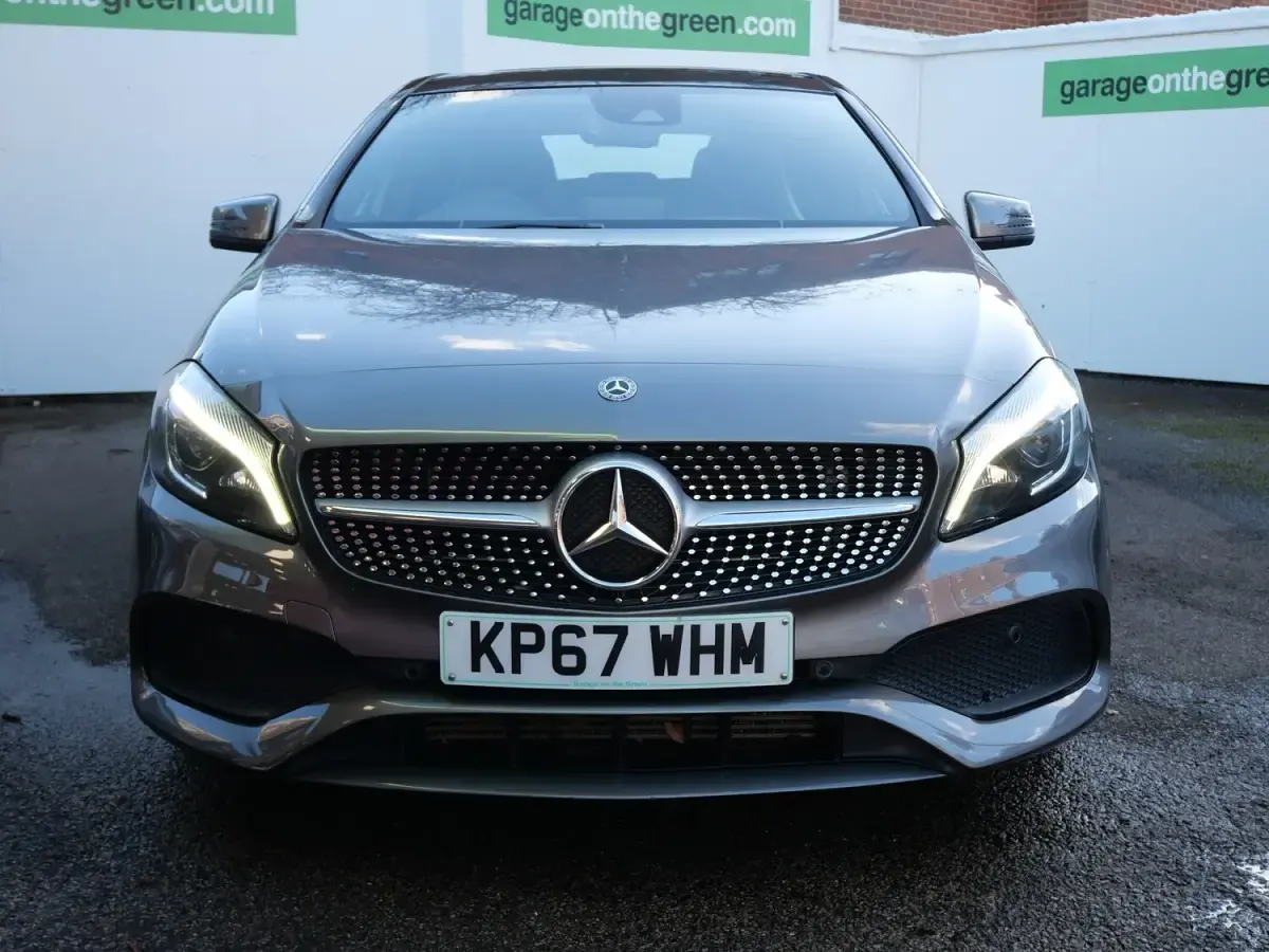 Usado Mercedes A200 AMG Line Premium Plus 136 HP (100 kW) 2017 Cinzento Citadino