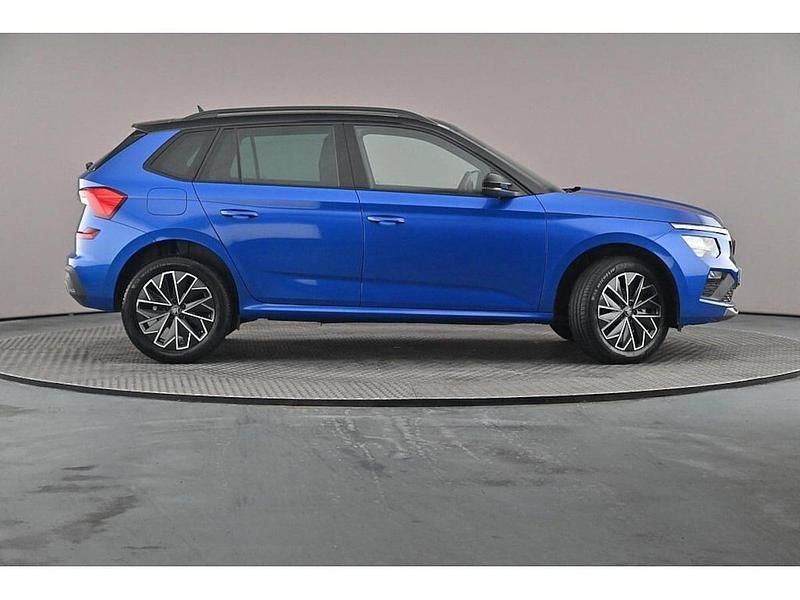 New Skoda Kamiq Design Edition 113 HP (83 kW) 2025 Race blue metallic black magic pearl effect SUV