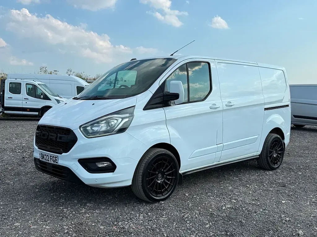 Used Ford Transit Custom Limited 130 HP (95 kW) 2022 White Van
