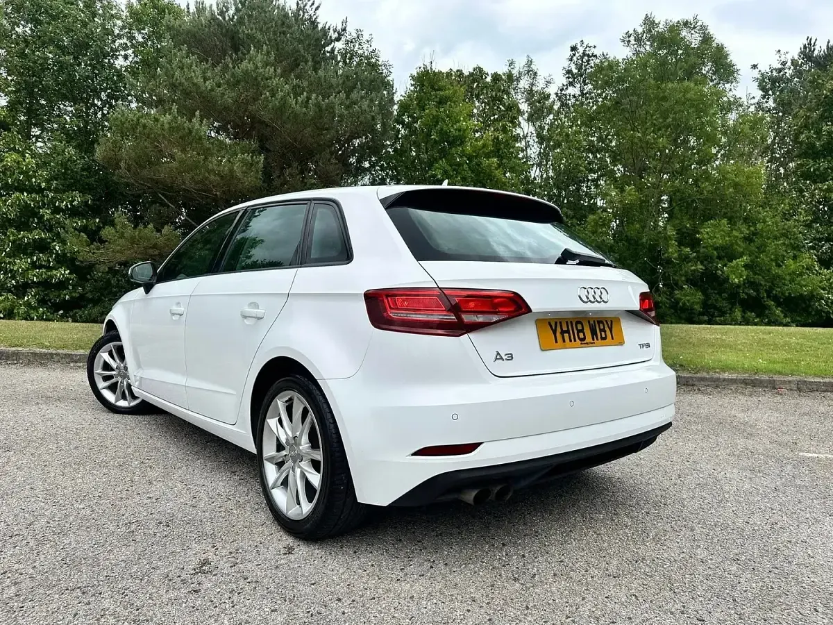 Used Audi A3 Sportback Advanced 150 HP (110 kW) 2018 White Hatchback