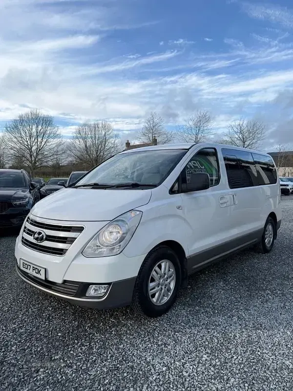 Used Hyundai I800 SE 134 HP (98 kW) 2017 White MPV