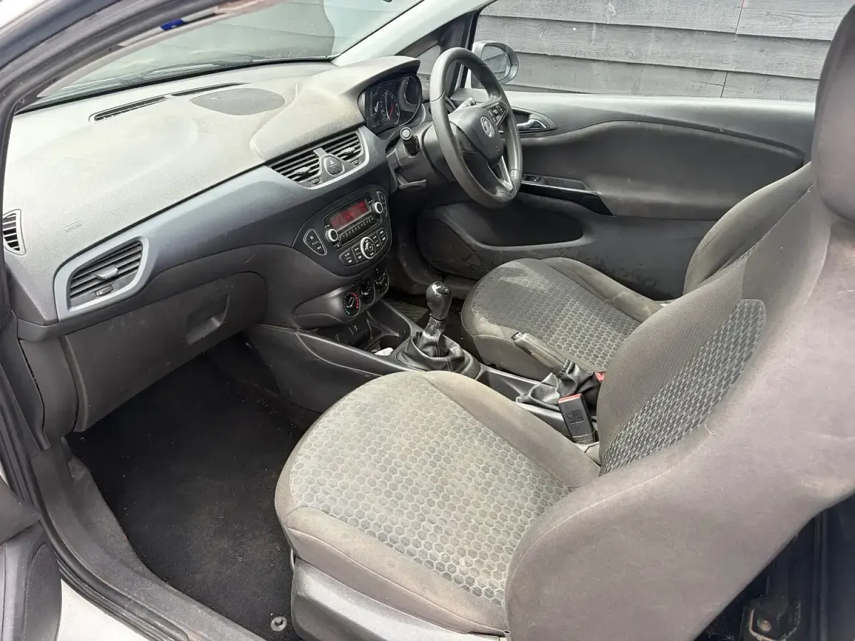 Used Vauxhall Corsa 95 HP (69 kW) 2017 White Hatchback